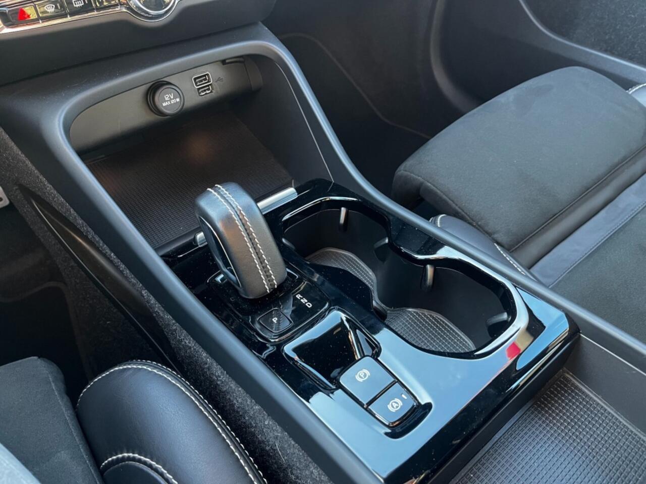 Volvo XC40 1.5 T5 R-design Expr. All-in prijs!