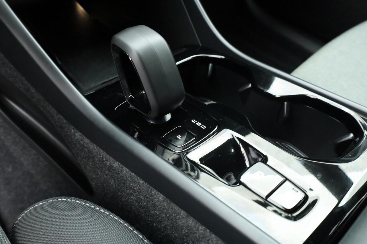 Volvo XC40 2.0 B3 Black Edition | Adapt. Cruise | Dodehoek | 360cam | CarPlay | Harman Kardon