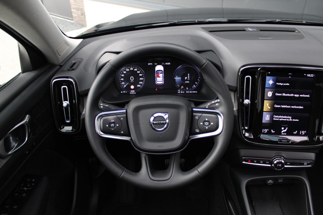 Volvo XC40 1.5 T5 Recharge Inscription - Leder - Pano - H&K - Pilot Assist - Memory - Keyless - 360 Camera - Stoel/stuurverwarming - Rijklaar