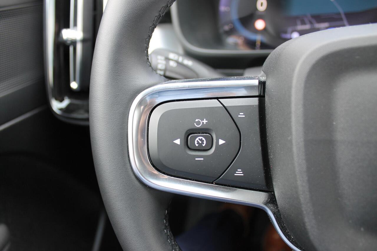 Volvo XC40 B3 177PK Automaat Core Google infotainment / Draadloos telefoon opladen / Elektrisch bedienbare bestuurdersstoel met geheugen / Adaptieve Cruise Control