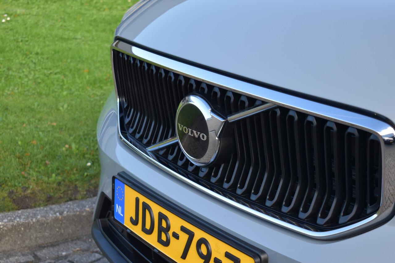 Volvo XC40 B4 211PK Automaat Core | ACC | 20"LMV | Trekhaak | BLIS | All season | Camera | Stoelverwarming | Stuurverwarming |