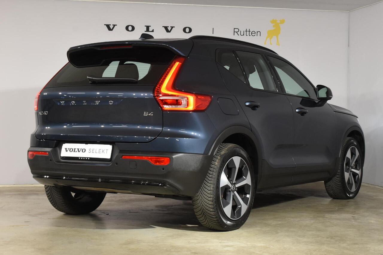 Volvo XC40 B4 211PK Automaat Plus Dark / Navigatie / Adaptive Cruise / Harman Kardon / Stuur- & Stoelverwarming / Elektrische achterklep / Achteruitrijcamera / Trekhaak / Elektrische stoelverst. met geheugen