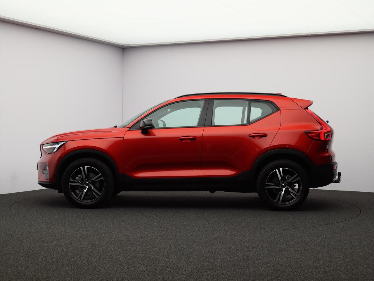 Volvo XC40 2.0 B4 Plus Dark / Trekhaak / Elektrische Stoelen / Harman Kardon / Stoel+Stuurverwarming / Adaptive Cruise / BLIS /