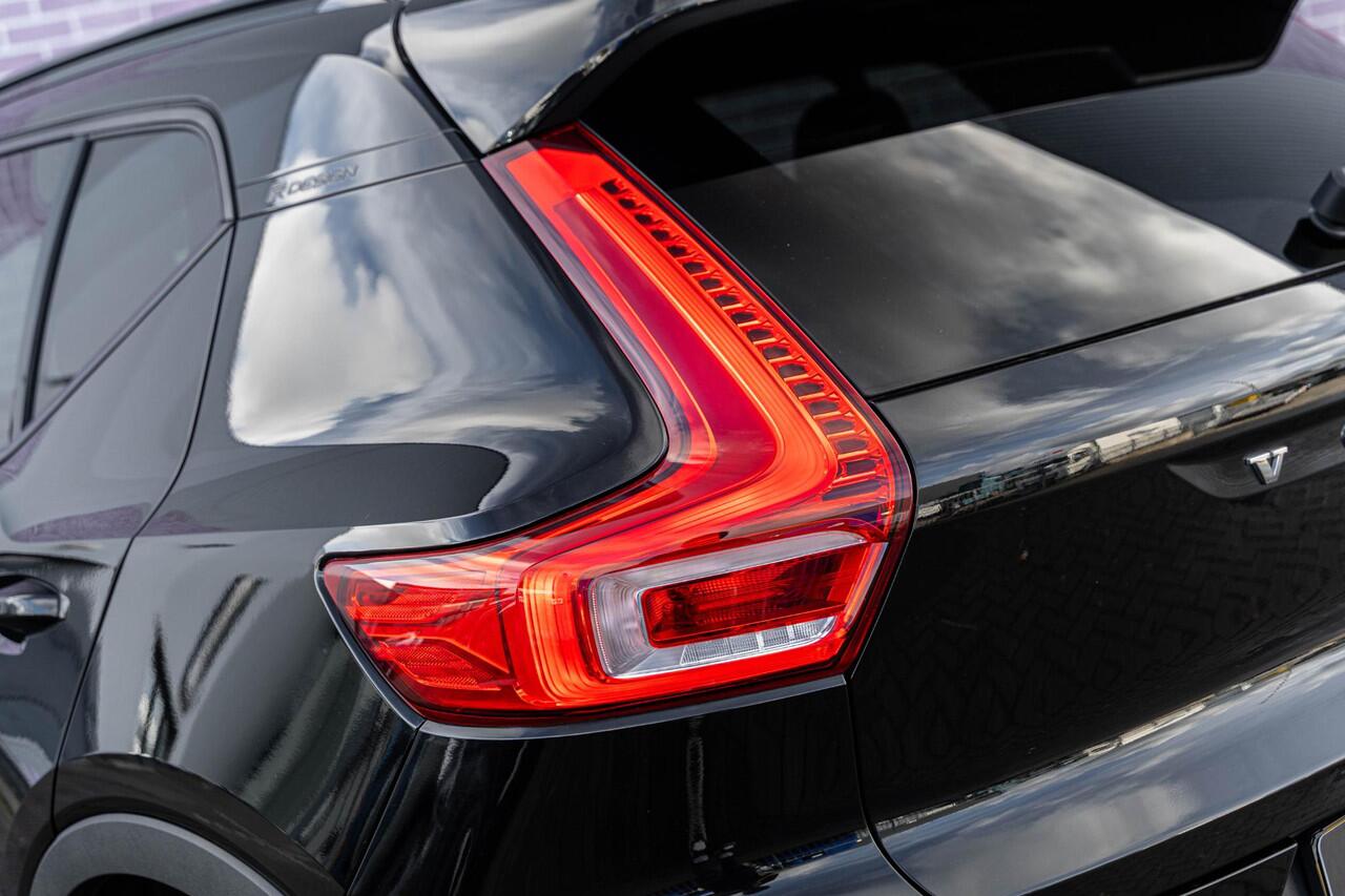 Volvo XC40 1.5 T5 Twin Engine Inscription | Schuif- / Kanteldak | Getint Glas | Parkeer Camera | Parkeersensoren Voor + Achter | Stoel - / Stuurverwarming | Cruise Control | Volvo On Call |