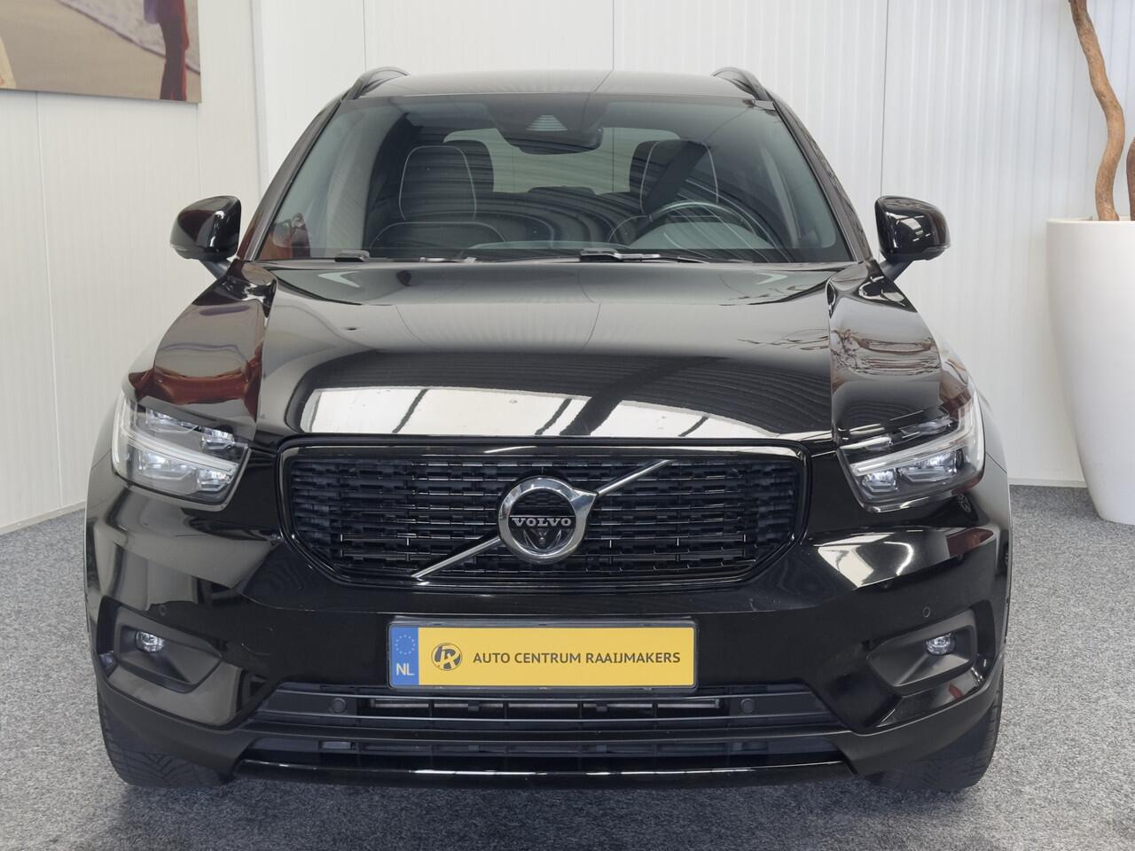 Volvo XC40 1.5 T3 R-DESIGN AUTOMAAT 360 CAMERA LEDER ALCANTARA NAVIGATIE CRUISE CONTROL STOEL EN STUUR VERWARMING KEYLESS GO APPLE CARPLAY/ANDROID RIJSTROOKSENSOREN ZEER MOOI !! 3010