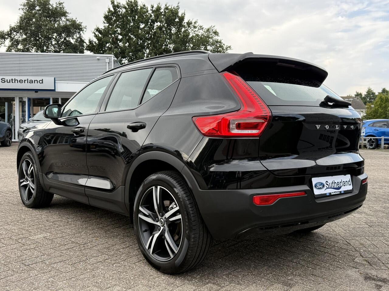 Volvo XC40 1.5 T4 Recharge R-Design 210pk | Parking pack | Draadloos opladen | PHEV | 1.800kg Trekgewicht