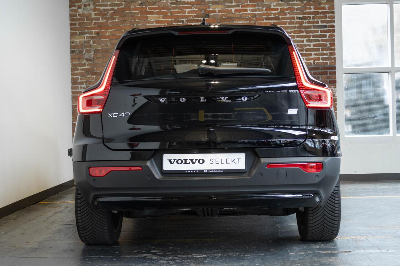Volvo XC40 Single Motor Extended Range Plus 82 kWh | Wegklapbare trekhaak | Verwarmbare voorstoelen en stuurwiel | Achteruitrijcamera | Adaptieve Cruise Control | Keyless Entry | Google Infotainment |