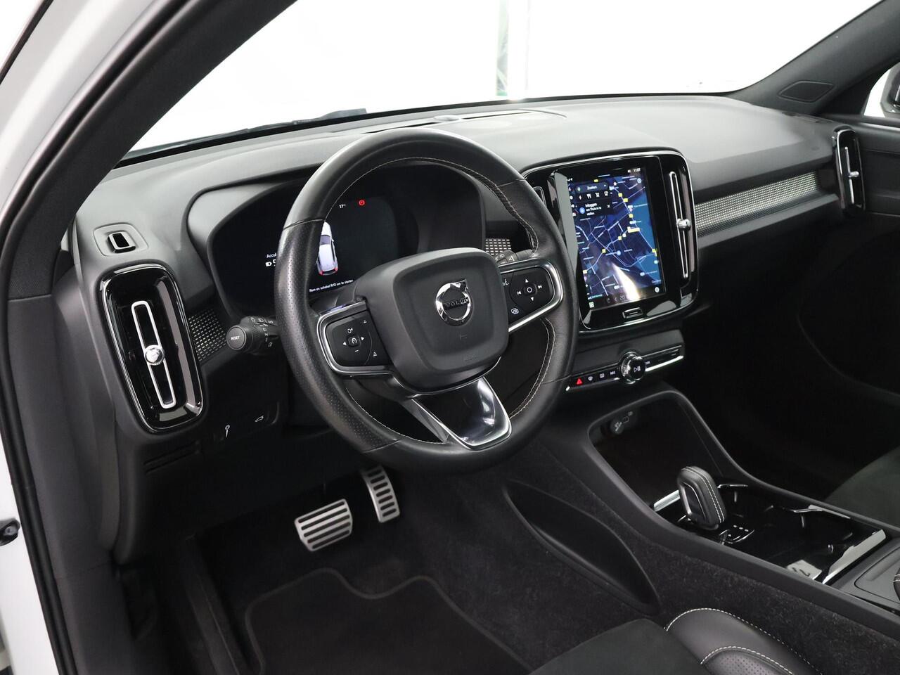 Volvo XC40 Recharge P8 AWD R-Design | SOH 91% | Trekhaak | Navigatie | Digitaal Dashboard | Comfortstoelen | Camera | DAB | Apple CarPlay/Android auto | Stoel/Stuurverwarming | BLIS |
