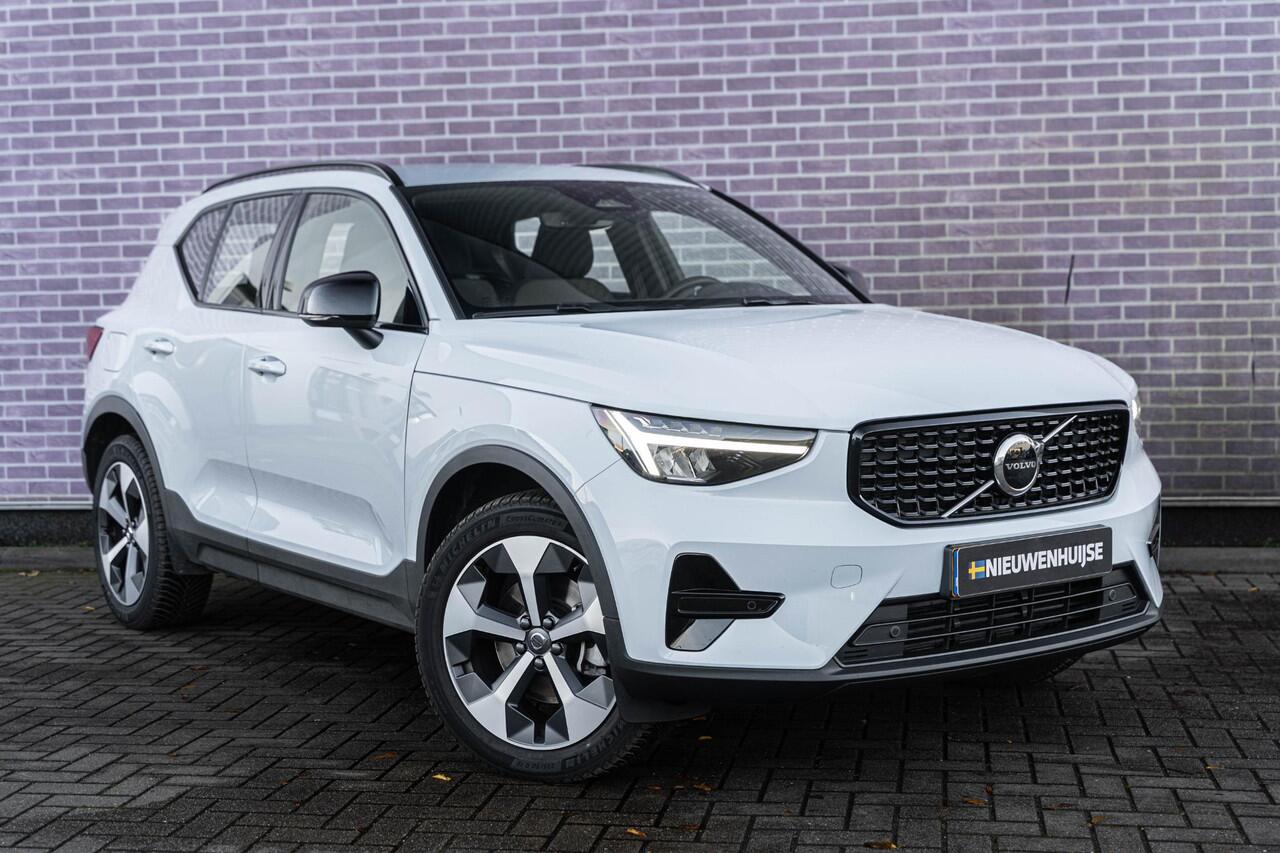 Volvo XC40 2.0 B4 Plus Dark | Google | Adaptieve Cruise Control | Trekhaak | Elektrische Stoelverstelling | Camera | Stoel-/Stuurverwarming | Memory | Harman Kardon Audio | Verwarmbare Voorruit | Dodehoekdetectie | Carplay | Elek. Achterklep | Draadloos Opladen Tele