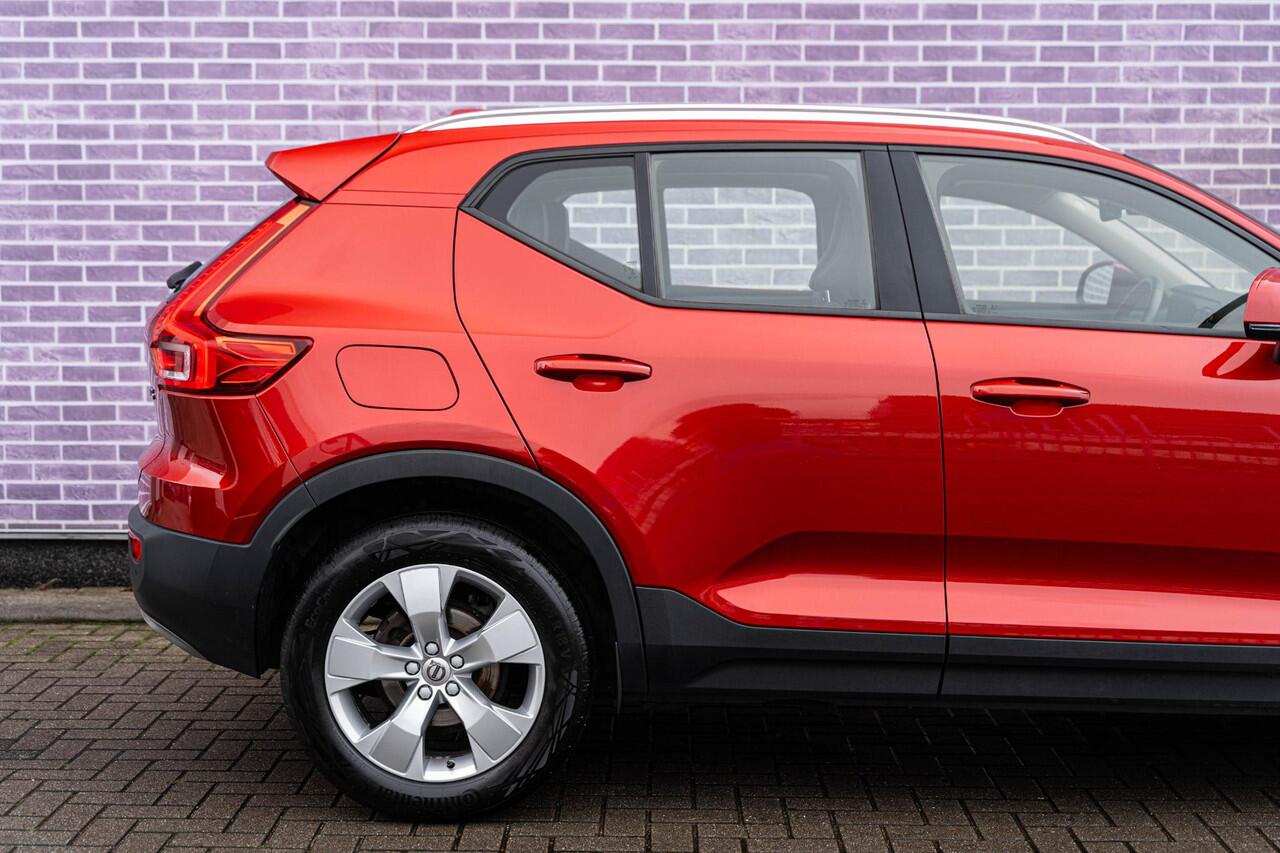 Volvo XC40 1.5 T3 Momentum | Stoel-/ Stuurverwarming | Camera | Cruise Control | Dodehoekdetectie | Parkeersensoren Voor + Achter | Volvo On Call | Carplay |