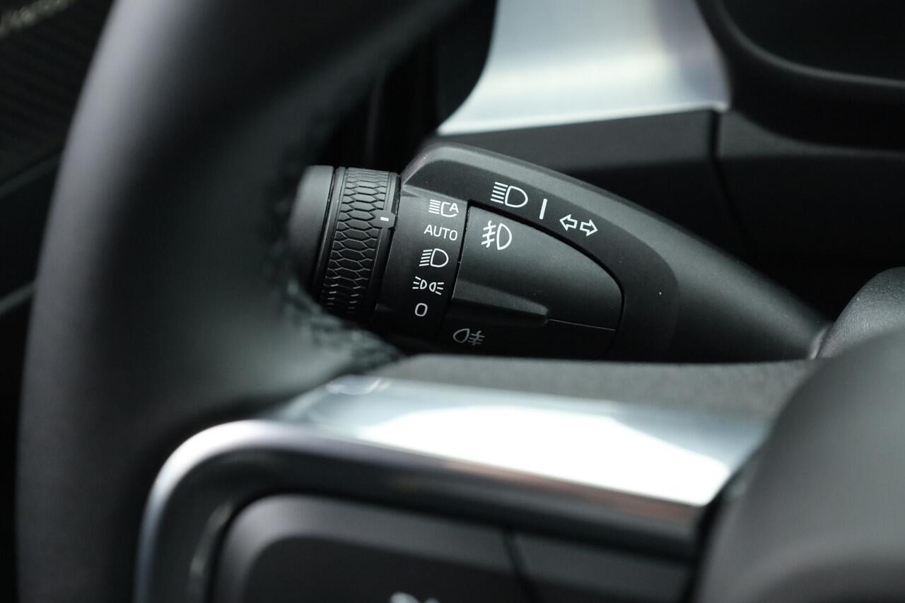 Volvo XC40 B3 Plus Black Edition | Adapt. Cruise | Harman Kardon | 360cam | Pixel LED | Stoel- Stuurverw. | 20''