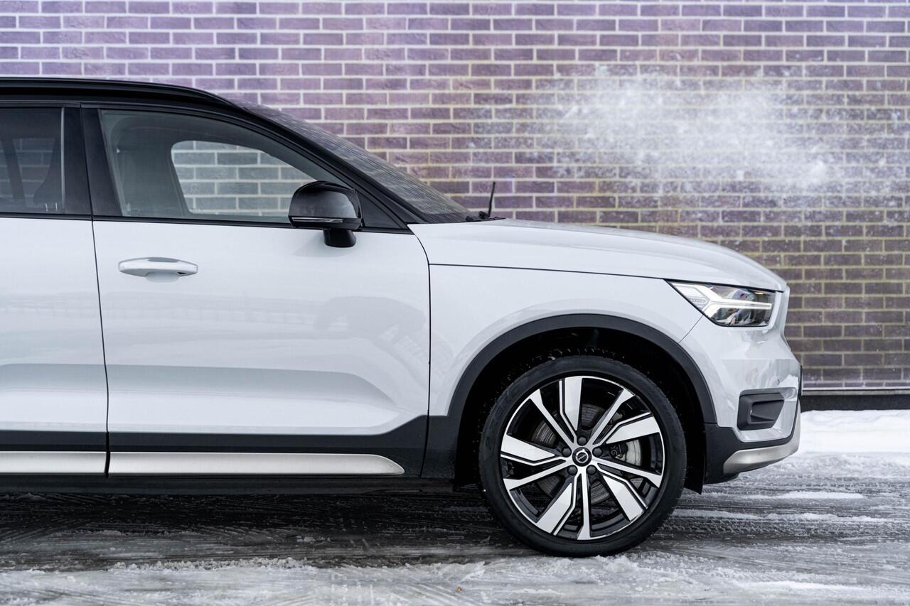 Volvo XC40 Recharge P8 AWD 78 kWh R-Design | Stoel- / Stuurverwarming | Panoramadak | 360 Camera | Harman Kardon Audio | Dodehoekdetectie | Adaptive Cruise Control | Keyless Entry |
