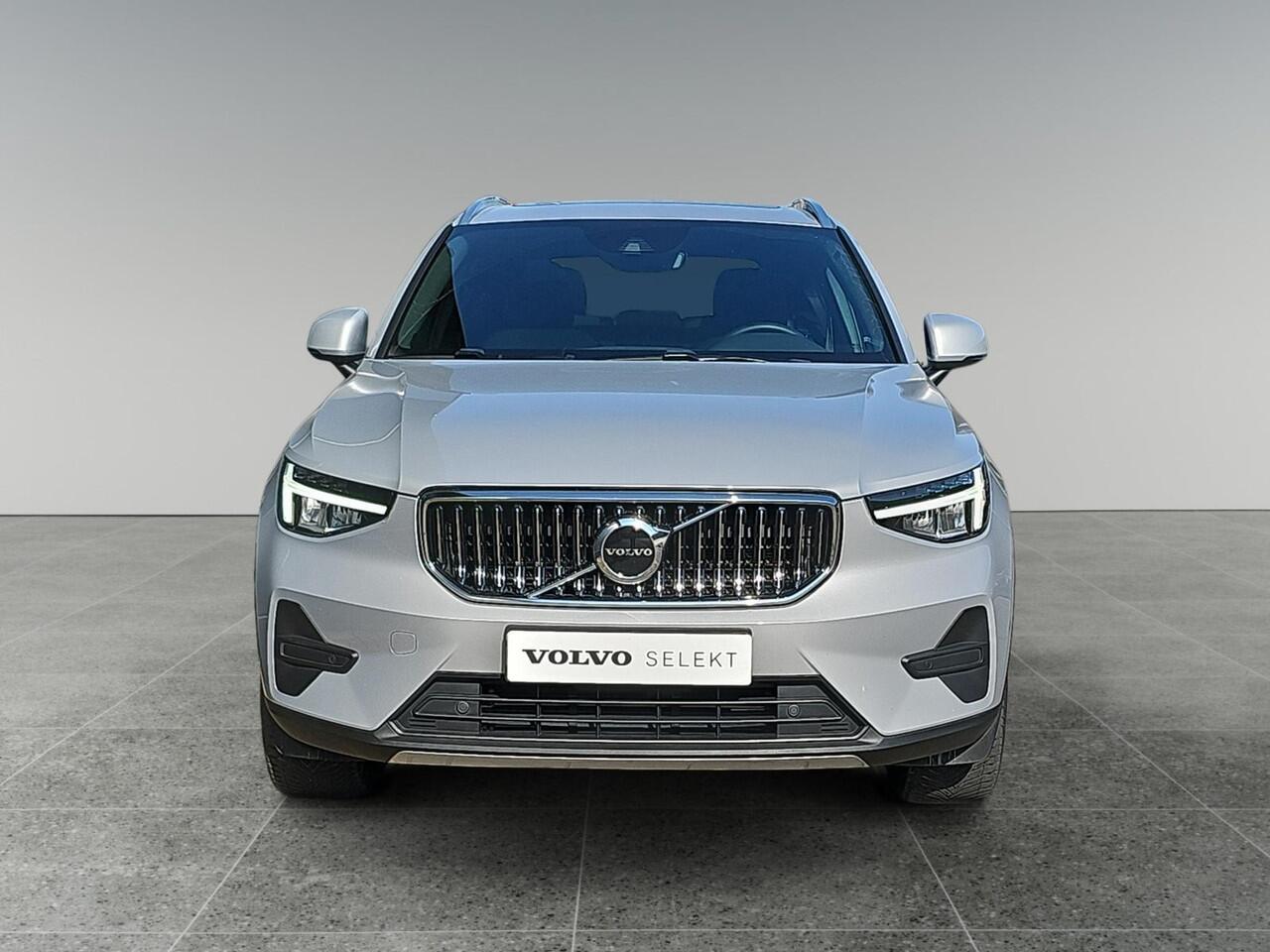 Volvo XC40 1.5 T4 Plug-in hybrid Plus Bright | Panormadak | Stoelverwarming | Elektrisch verstelbare voorstoelen | Harman/Kardon |