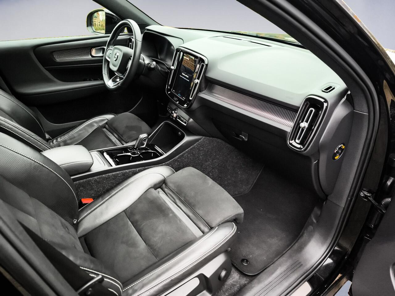 Volvo XC40 Recharge P8 AWD R-Design 3-Fase 1e-Eig. & Dealer-Onderh. BOVAG-Garantie. NL-Auto.