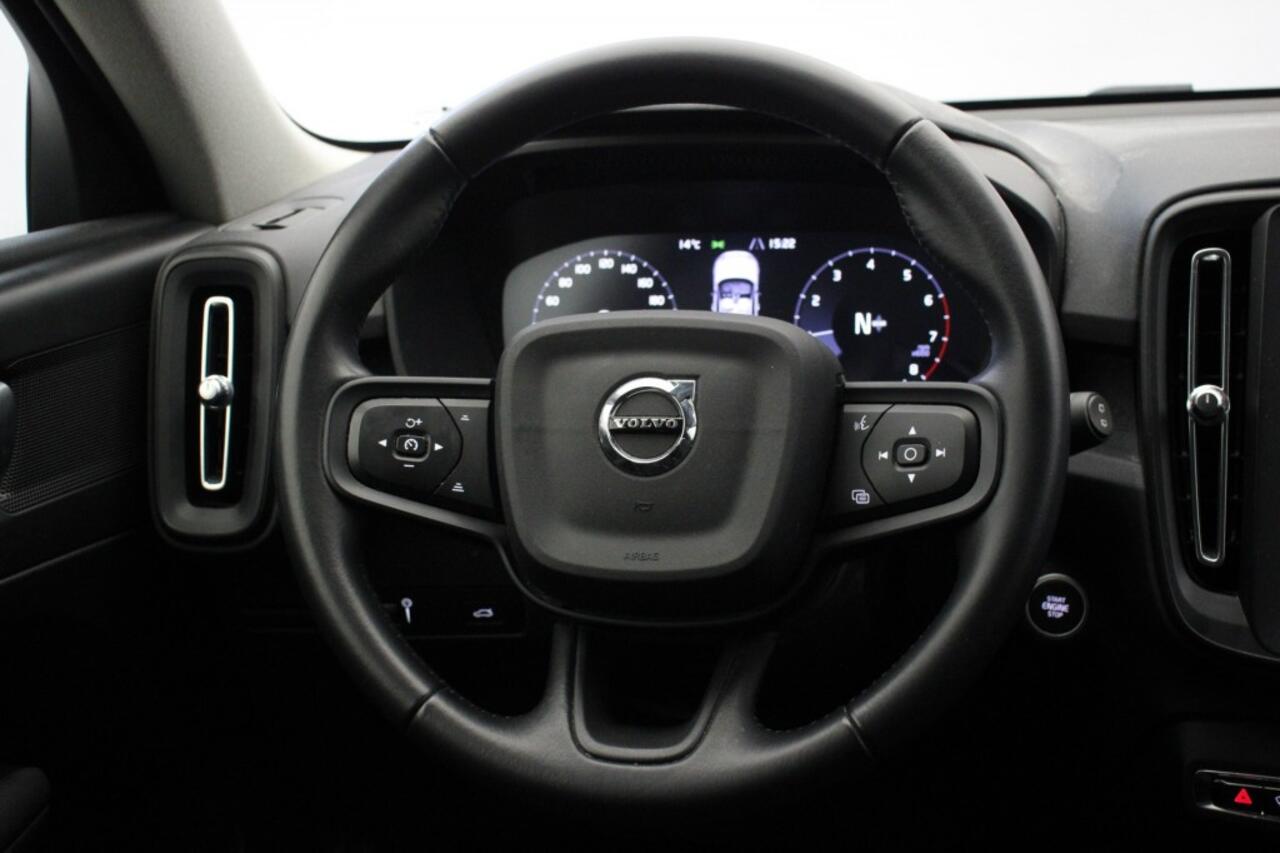 Volvo XC40 1.5 T2 Momentum Core - Cruise