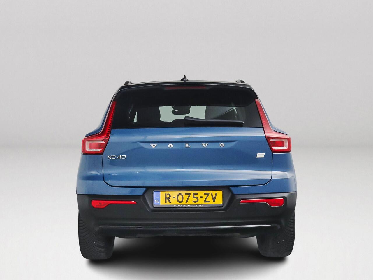 Volvo XC40 Recharge Plus 70 kWh | Stoel- en stuurverwarming | Trekhaak | Parkeercamera