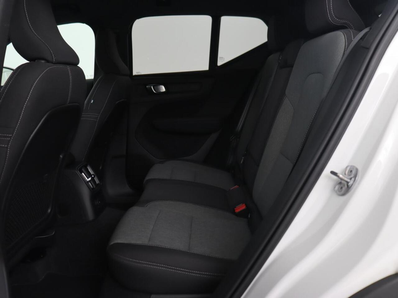 Volvo XC40 1.5 T4 Recharge Inscription | Stoel & stuurverwarming | Full LED | Carplay | Navigatie | DAB | Cruise control | Climate control | PHEV | Plug In