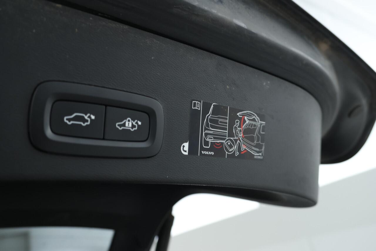 Volvo XC40 1.5 T5 Twin Engine R-Design Navigatie, Apple carplay, climate,