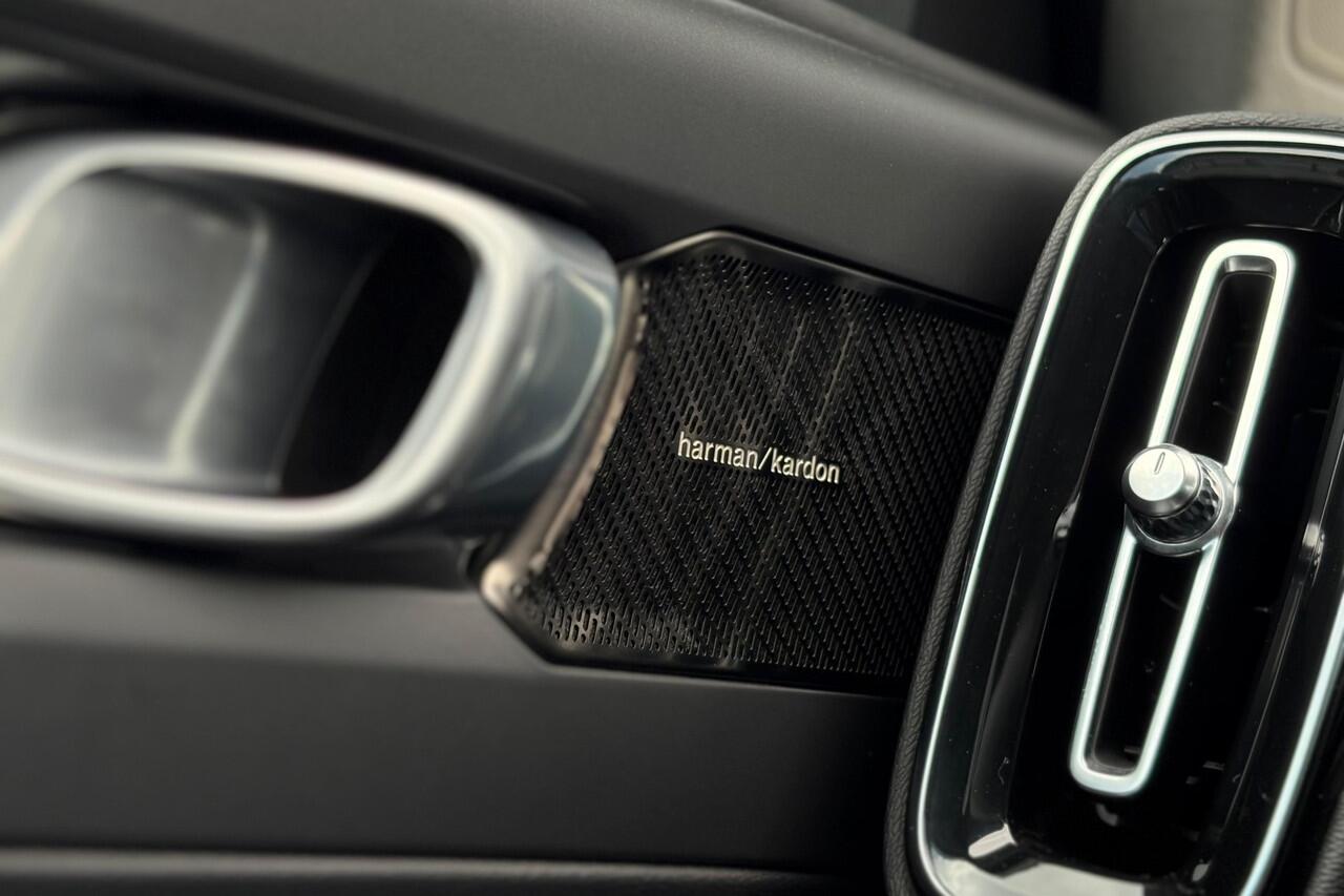 Volvo XC40 1.5 T3 Momentum Pro 164pk - Camera - ACC - Pano - Trekhaak - Carplay - Harman Kardon - Rijklaar