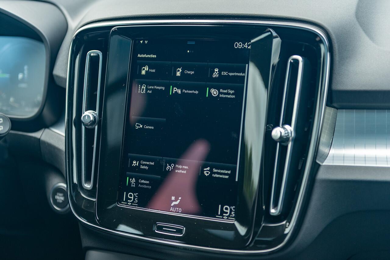 Volvo XC40 T5 Aut. Plug-in Hybrid Inscription Leder Parkeercamera Panoramadak 262pk