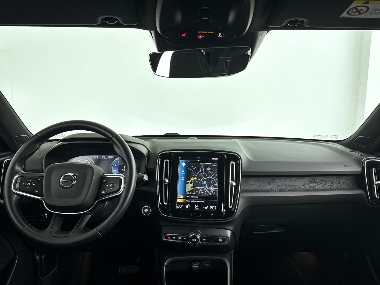 Volvo XC40 T2 Aut. Business Pro | Panoramadak | Stoel- en stuurverwarming | Parkeercamera | Trekhaak