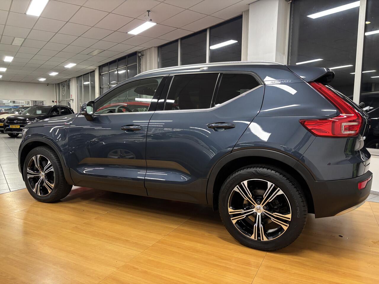 Volvo XC40 1.5 T4 Recharge Inscription - NL auto met NAP - LEER -CARPLAY - NAVI 4 nieuwe ALL SEASON BANDEN _ ONDERHOUD _ APK