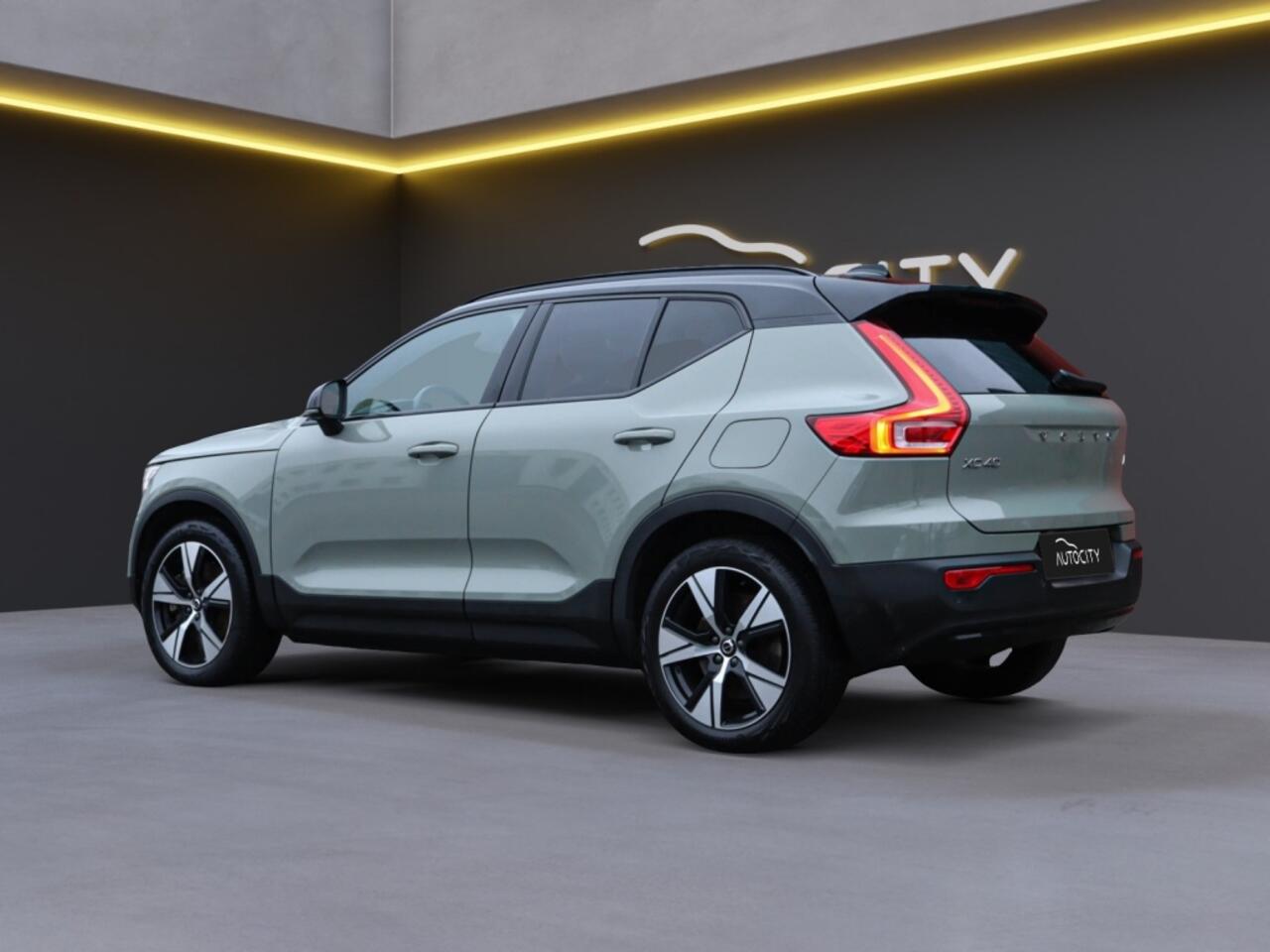 Volvo XC40 R Design Recharge P8 AWD 78KWH l 91% SOH l Panorama l Winterpakk