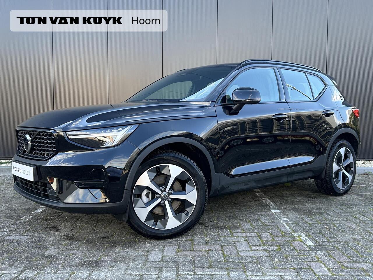 Volvo XC40 2.0 B4 Plus Dark Elektr. Stoelverstelling / Harman Kardon audio / park assist camera / Trekhaak / Keyless Drive / All season banden