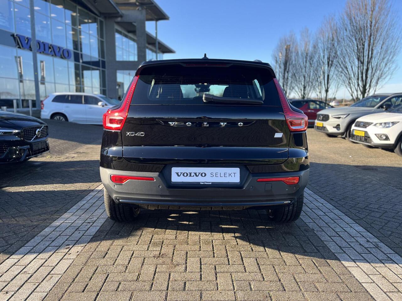 Volvo XC40 Recharge Core | Adaptieve Cruise Control | Google Maps Navigatie | 19 Inch Velgen |