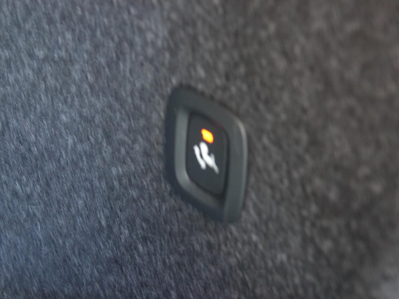 Volvo XC40 1.5 T2 R-Design PANO | TREKH. | H-LEER | PILOT + ACC | BLIS + CTA