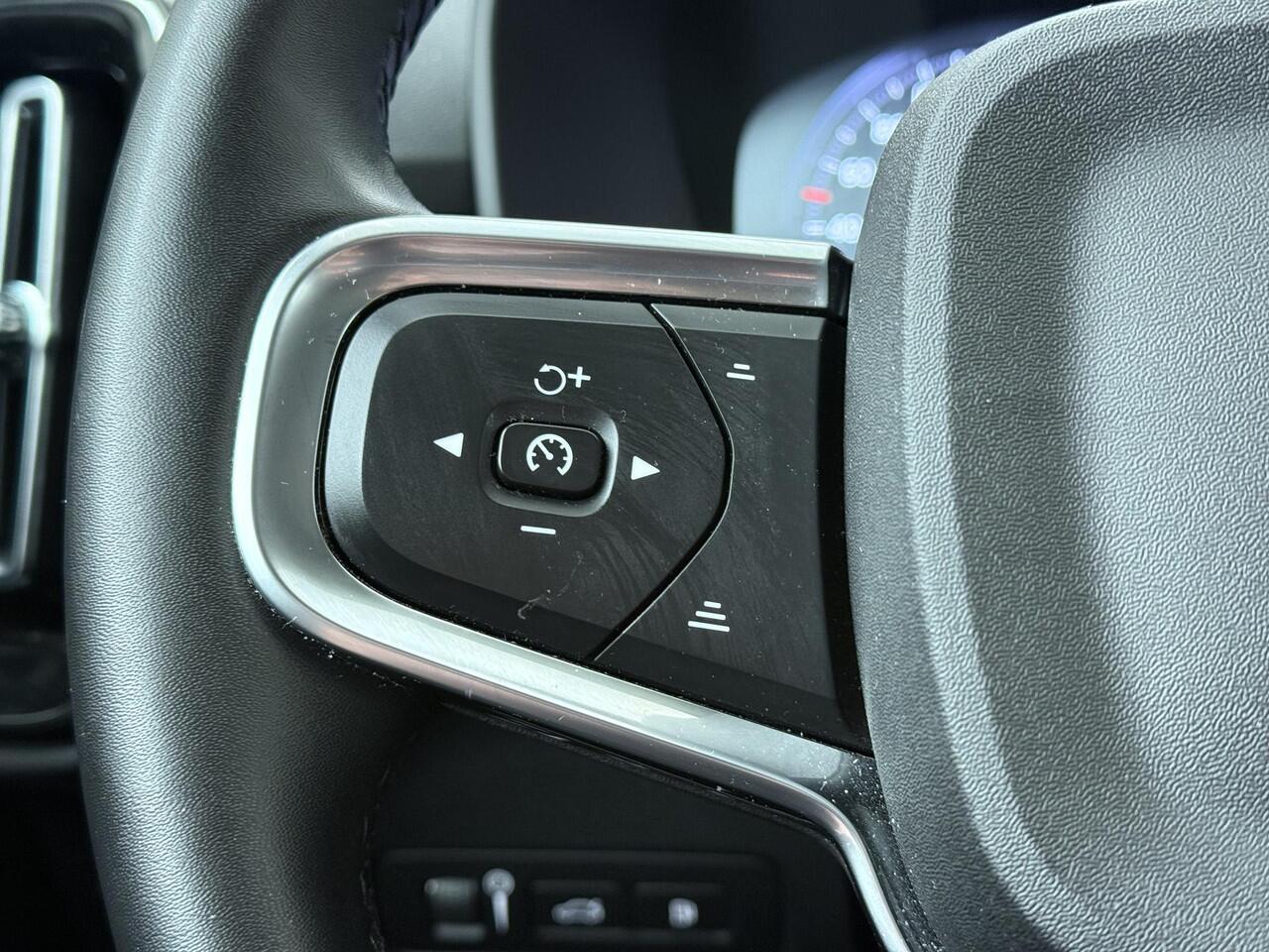 Volvo XC40 1.5 T5 Plug-in hybrid Ultimate Dark | 262 Pk | SoH 92% | Panoramadak | Wegklapbare trekhaak | Stoel-Stuur verwarming | Apple carplay - Androidauto | Navigatie |