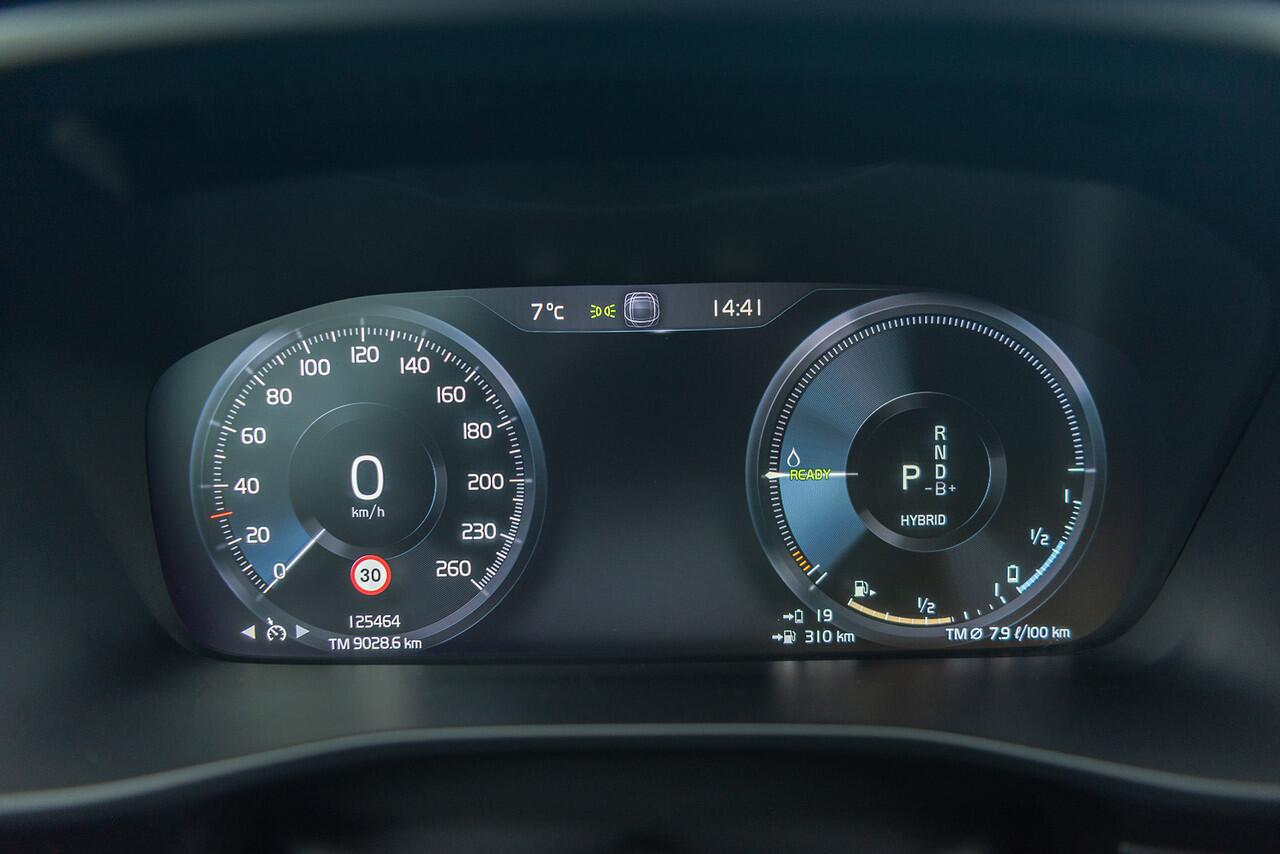 Volvo XC40 T4 Aut. Plug-in Hybrid Inscription Panoramadak Stoelverwarming Parkeercamera 211pk