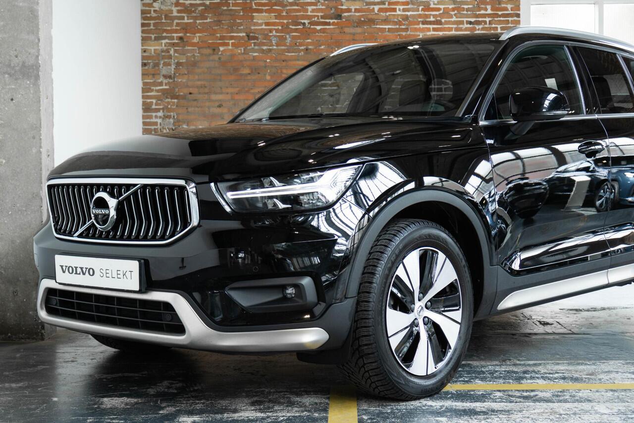 Volvo XC40 B4 Inscription | Verwarmbare voorstoelen en achterbank | Verwarmbaar stuurwiel | 360° parkeercamera | Adaptive cruise control | Premium audio | BLIS | Volvo on Call | Parkeerverwarming | Parkeersensoren voor + achter |
