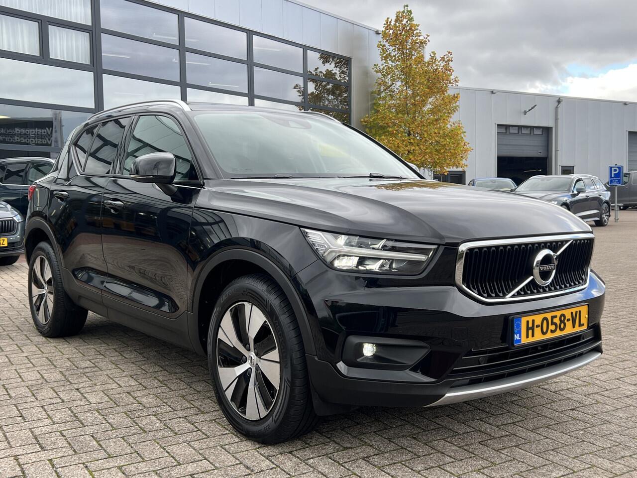 Volvo XC40 1.5 T5 Recharge 262 pk Momentum Pro Panoramadak Camera Parkeersensoren Navigatie Stoelverwarming Led Koplampen Plug In Hybride NL Auto 1e Eigenaar Lage Kilometerstand