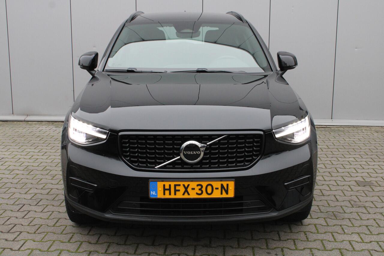 Volvo XC40 B4 Plus Dark | Trekhaak | Stoelverwarming | Premium Audio