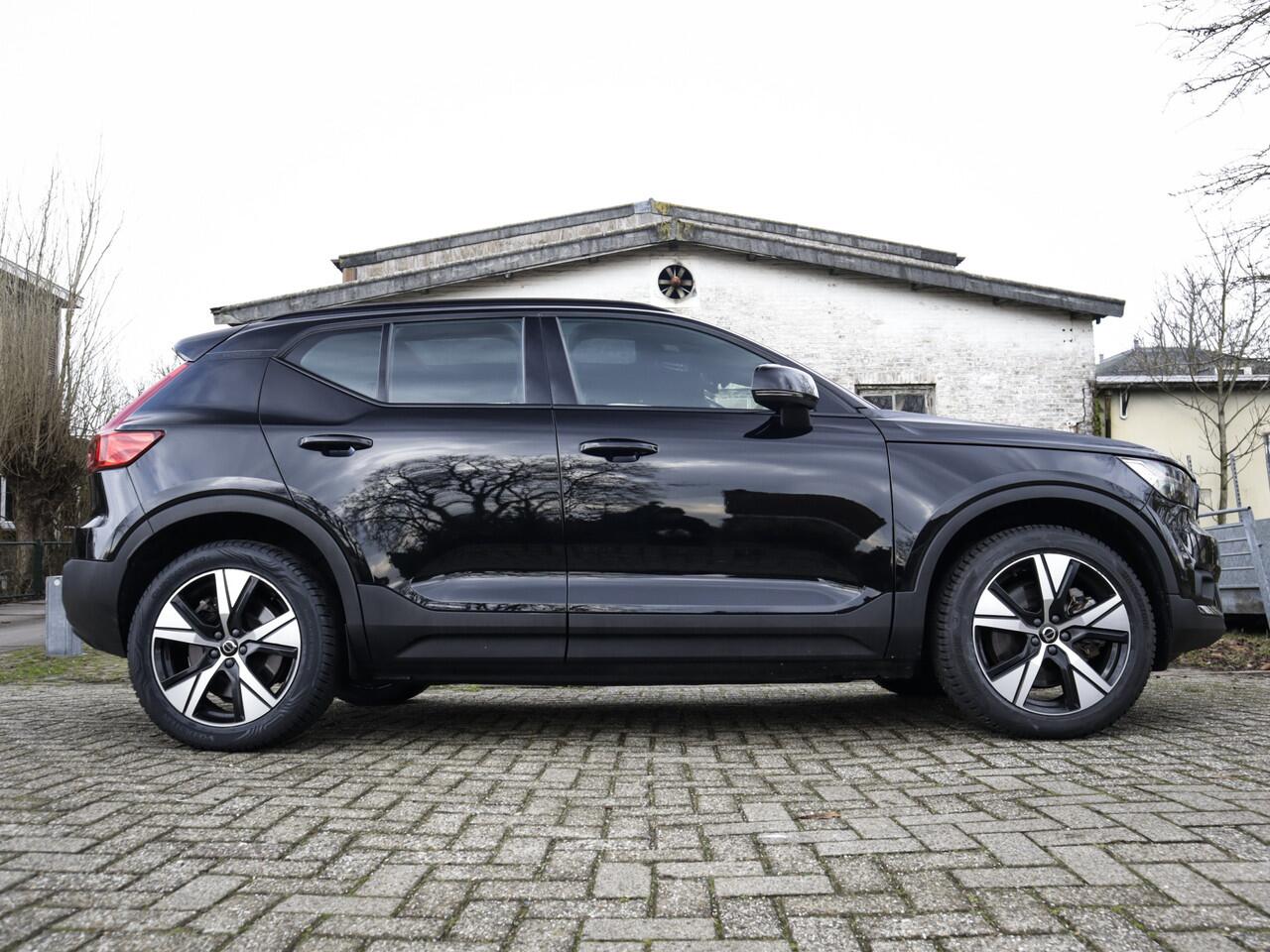 Volvo XC40 Recharge P8 AWD R-Design 3-Fase 1e-Eig. & Dealer-Onderh. BOVAG-Garantie. NL-Auto.