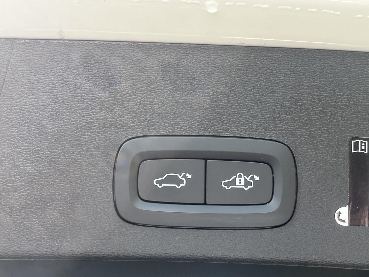 Volvo XC40 T5 Recharge Inscription Expression Pilot Assist | Camera | Stuur+stoelverwarming | Elekt. bestuurdersstoel