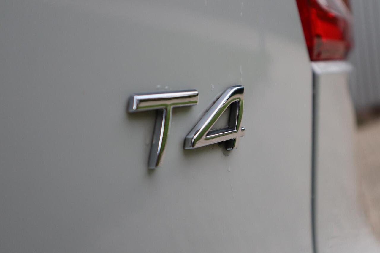 Volvo XC40 T4 Momentum Pro | Vos geleverd en onderhouden | BTW | Trekhaak |