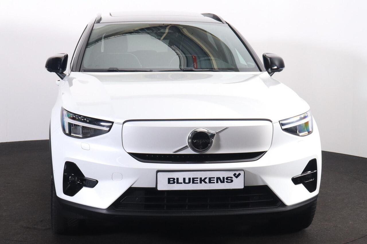 Volvo XC40 Twin Ultimate 78 kWh - Panorama/schuifdak - IntelliSafe Assist & Surround - 360º Camera - Harman/Kardon audio - Verwarmde voorstoelen & stuur - Parkeersensoren voor & achter - Elektr. bedienb. voorstoelen met geheugen links - Draadloze tel. lader - Warmte