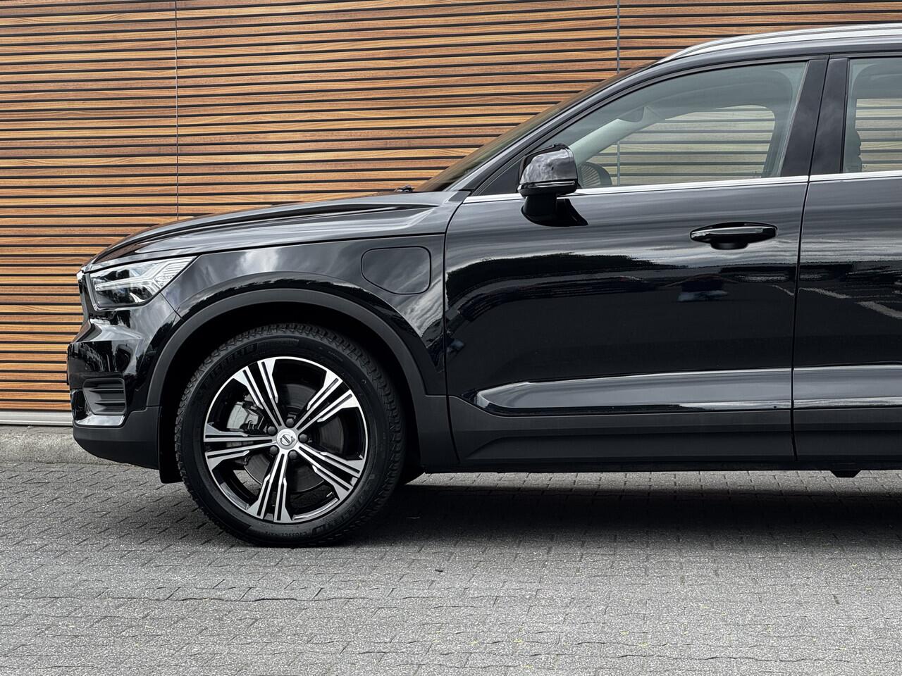 Volvo XC40 1.5 T4 Recharge Inscription PDC v+a / Camera / Navigatie / Carplay / 19 'lm velg
