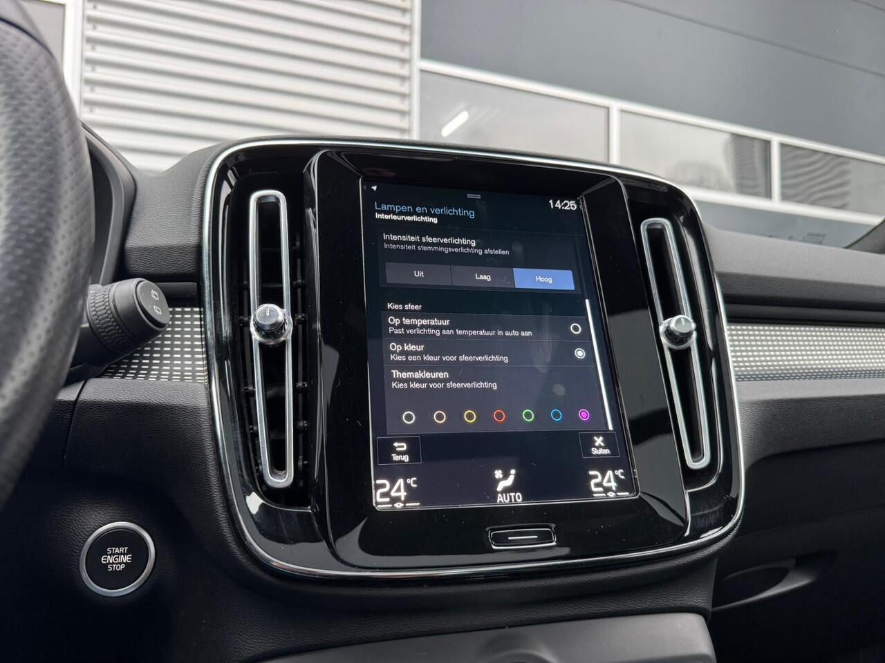 Volvo XC40 1.5 T5 R-Design |Pano |Harman/Kardon |Trekhaak |Sfeer |Alcantara