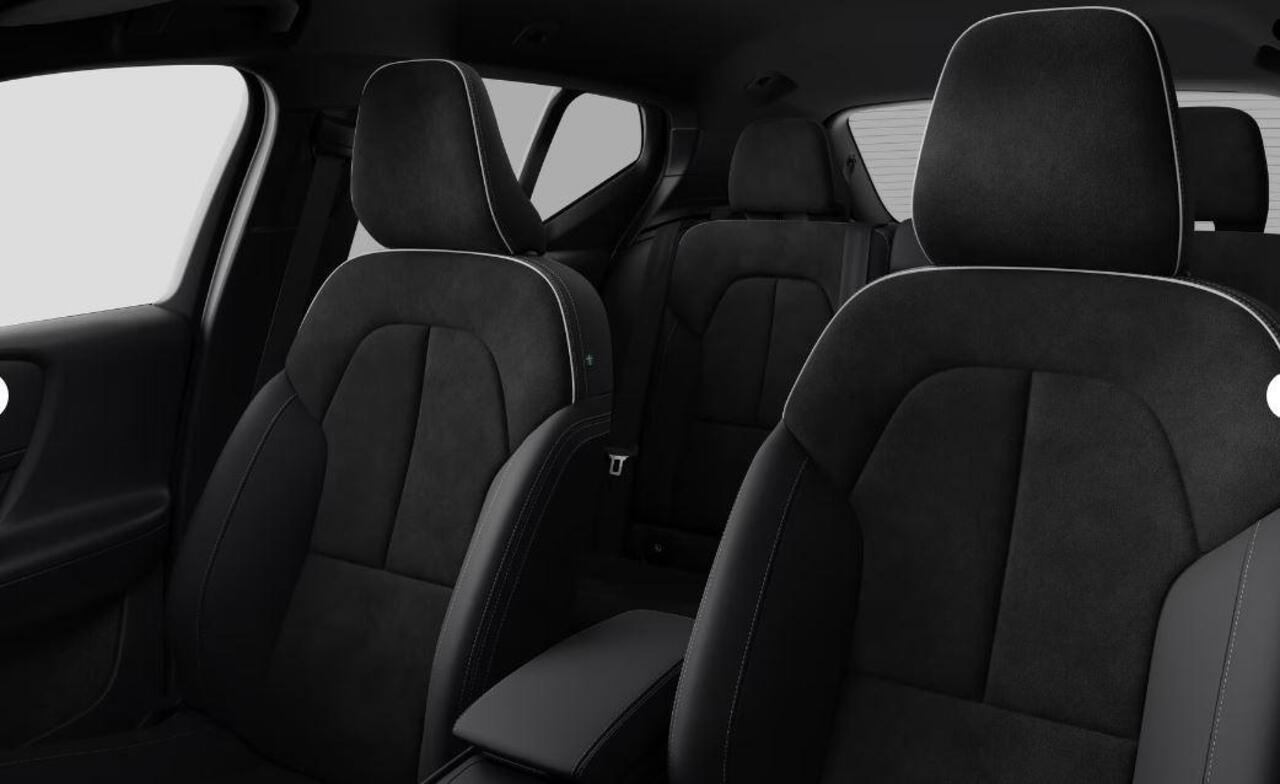 Volvo XC40 B4 211PK Automaat Plus Dark / Extra getint glas / Microtech/Nubuck / Camera achter