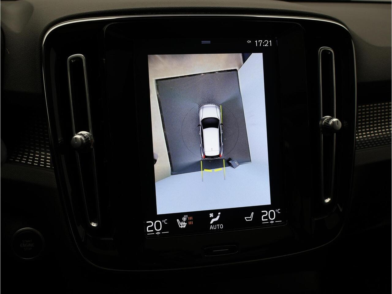 Volvo XC40 T5 Recharge R-Design / Trekhaak / Pano. Dak / Stoel- + stuurwielverwarming / 360 camera / Harman Kardon Audio / Elek. verstelbare stoelen / Pilot Assist