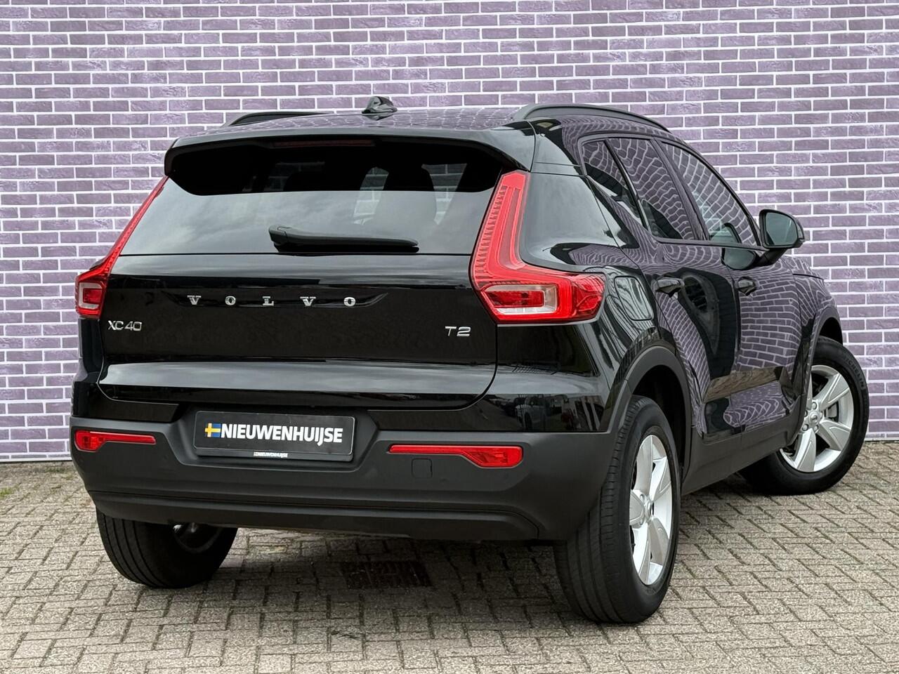 Volvo XC40 1.5 T2 Momentum Core | Camera | Parkeersensoren voor + Achter | Navigatie | On Call | Carplay | Regensensor |