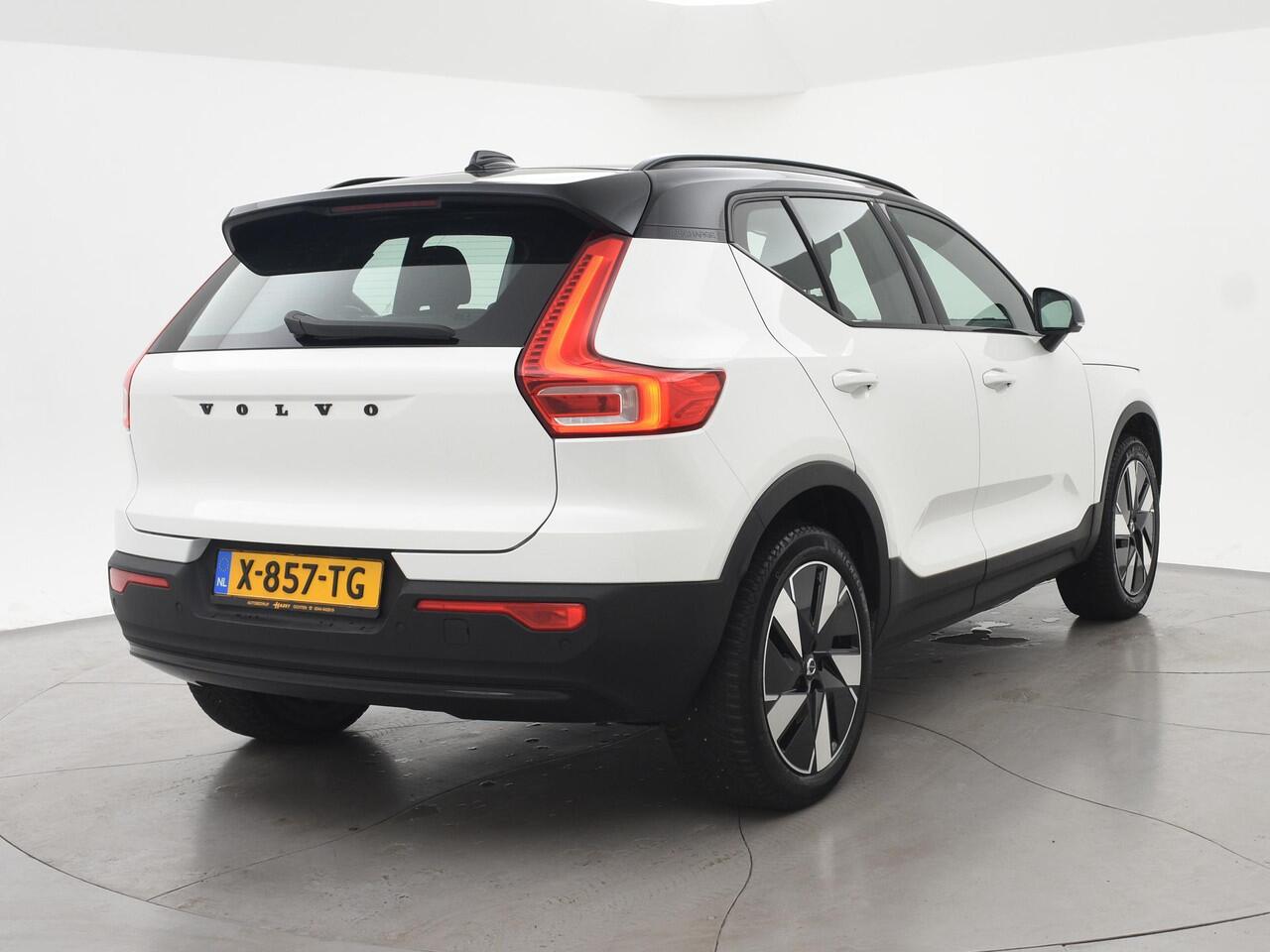 Volvo XC40 238 PK SINGLE MOTOR PLUS 69 kWh + ELEK. TREKHAAK | ACC | 19 INCH | CAMERA