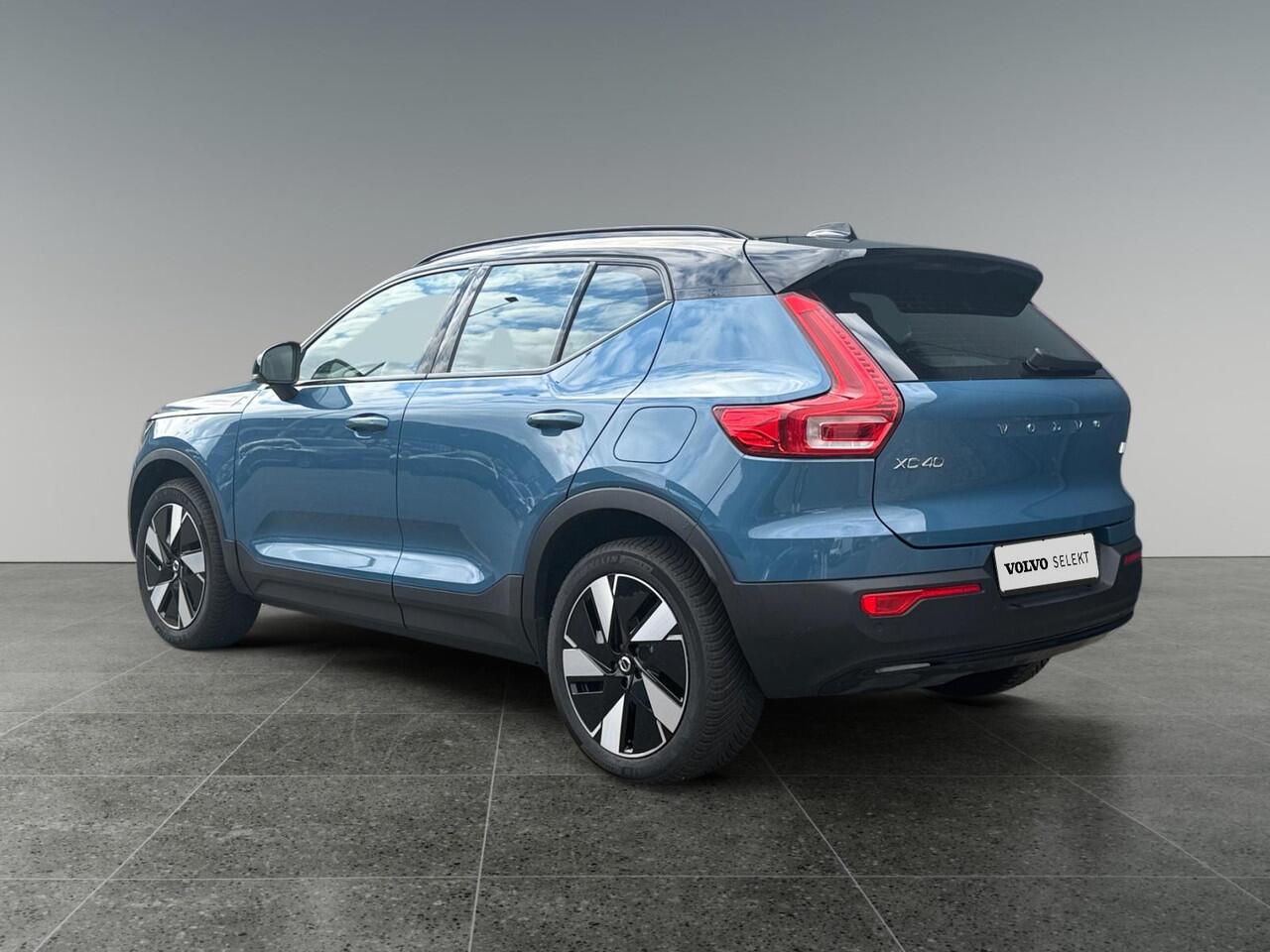 Volvo XC40 Single Motor Extended Range Plus 82 kWh | Trekhaak | Stoelverwarming | Keyless Entry | Achteruitrijcamera |