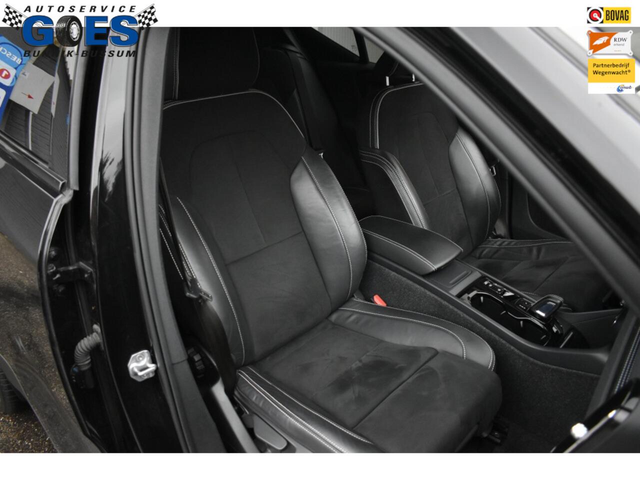 Volvo XC40 R Design | Leer | Alcatara | Elek. Trekhaak | Apple