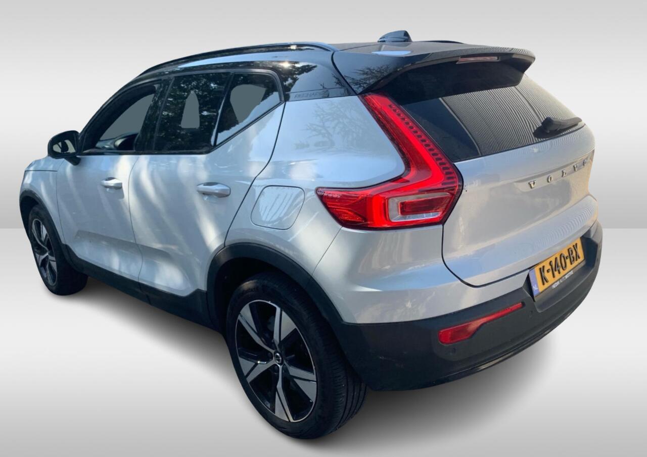 Volvo XC40 Recharge P8 AWD R-Design / SoH 92.1% / Trekhaak / Panoramadak / Camera / Keyless / Harman Kardon / 19'' / Half leder / Stuur+Stoelverwarming / DAB / Dodehoek / ACC