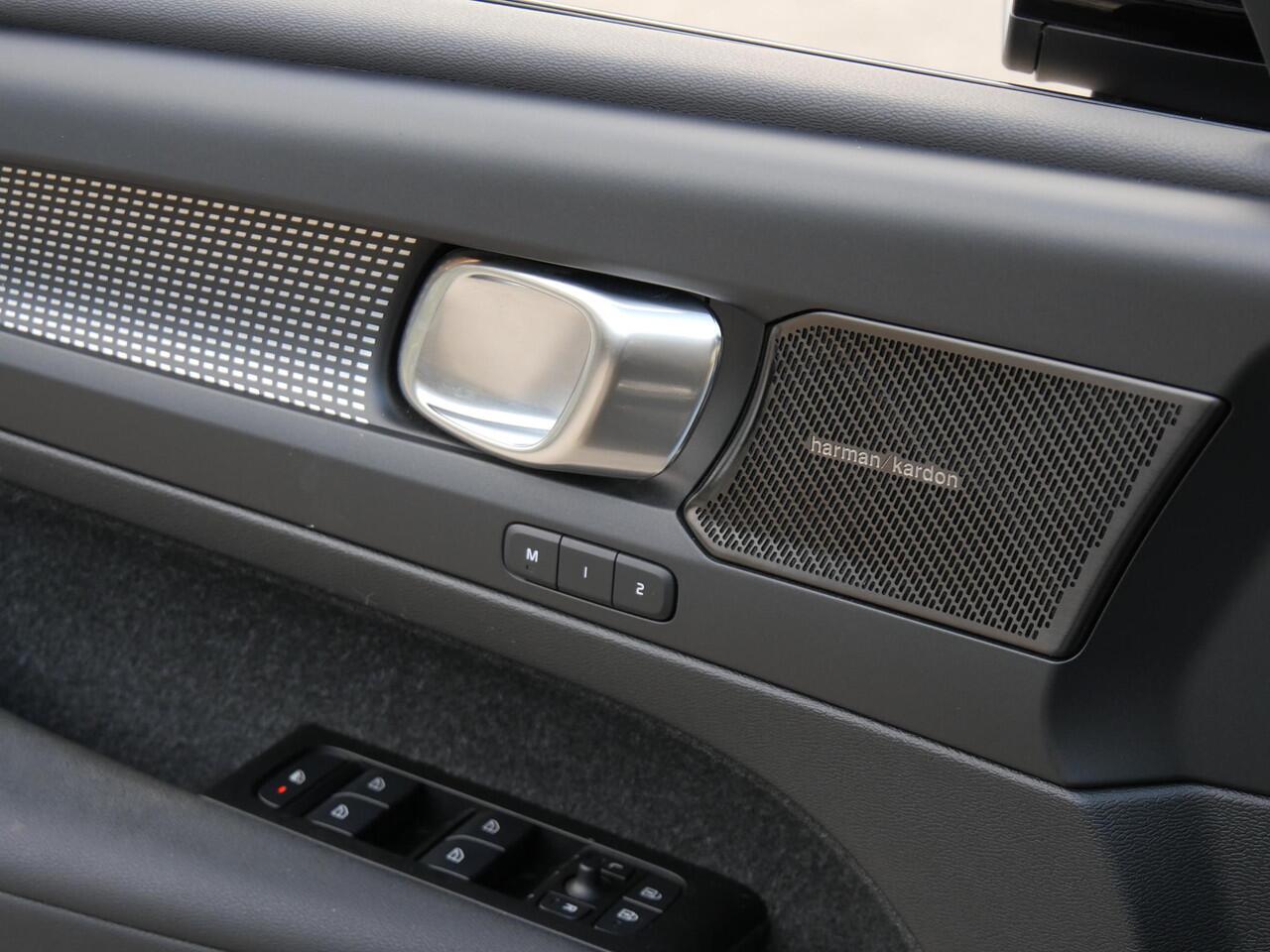 Volvo XC40 RECHARGE P8 AWD R-DESIGN/ PANORAMADAK/ LEER/ 360°CAMERA/ BLIS/ SOH 97%