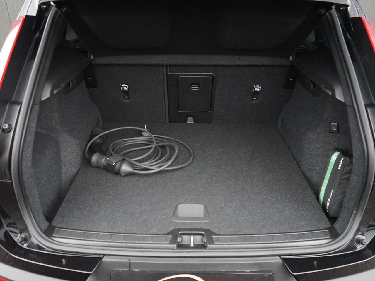 Volvo XC40 1.5 T5 Plug-in hybrid Plus Dark facelift / 1e Eig / Dealeronderh / Stoel- Stuurverwarming / Camera / Carplay / LED / Half leder